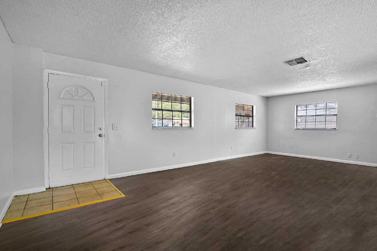 4224 Colony Way - Photo 3 of 32