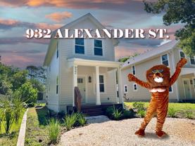 932 Alexander St - Photo 1 of 1