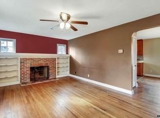 270 S Walnut St - Photo 3 of 12