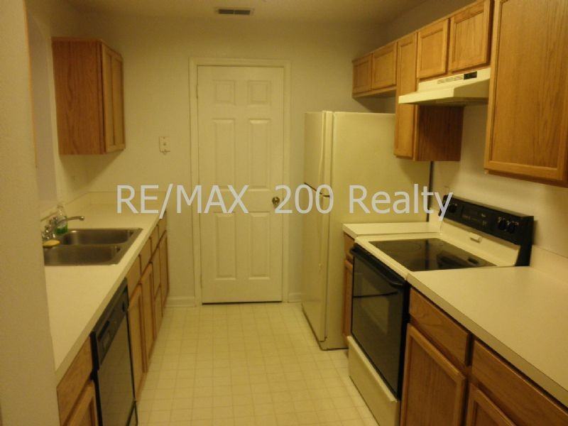 3930 Southpointe Dr - Photo 3 of 9
