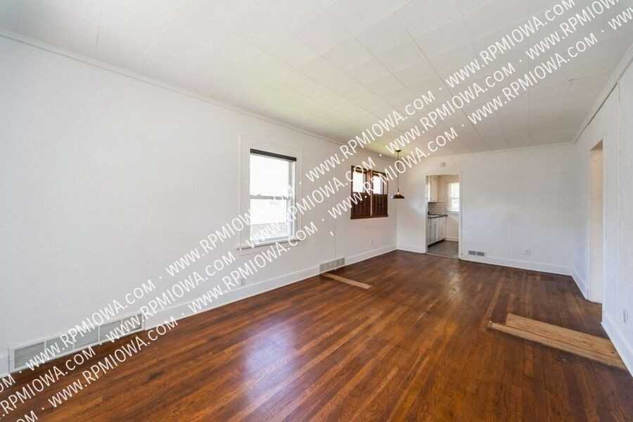 2210 36th St - Photo 2 of 13