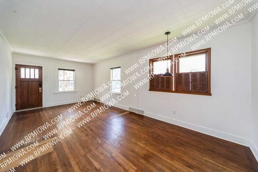 2210 36th St - Photo 3 of 13