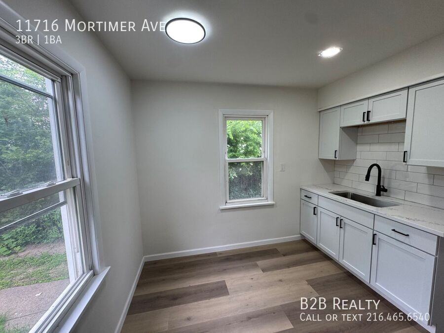 11716 Mortimer Ave - Photo 3 of 15