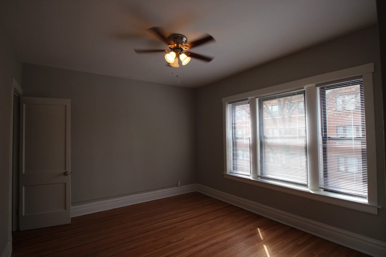 4413 N La Crosse Ave #4411-3 - Photo 3 of 9