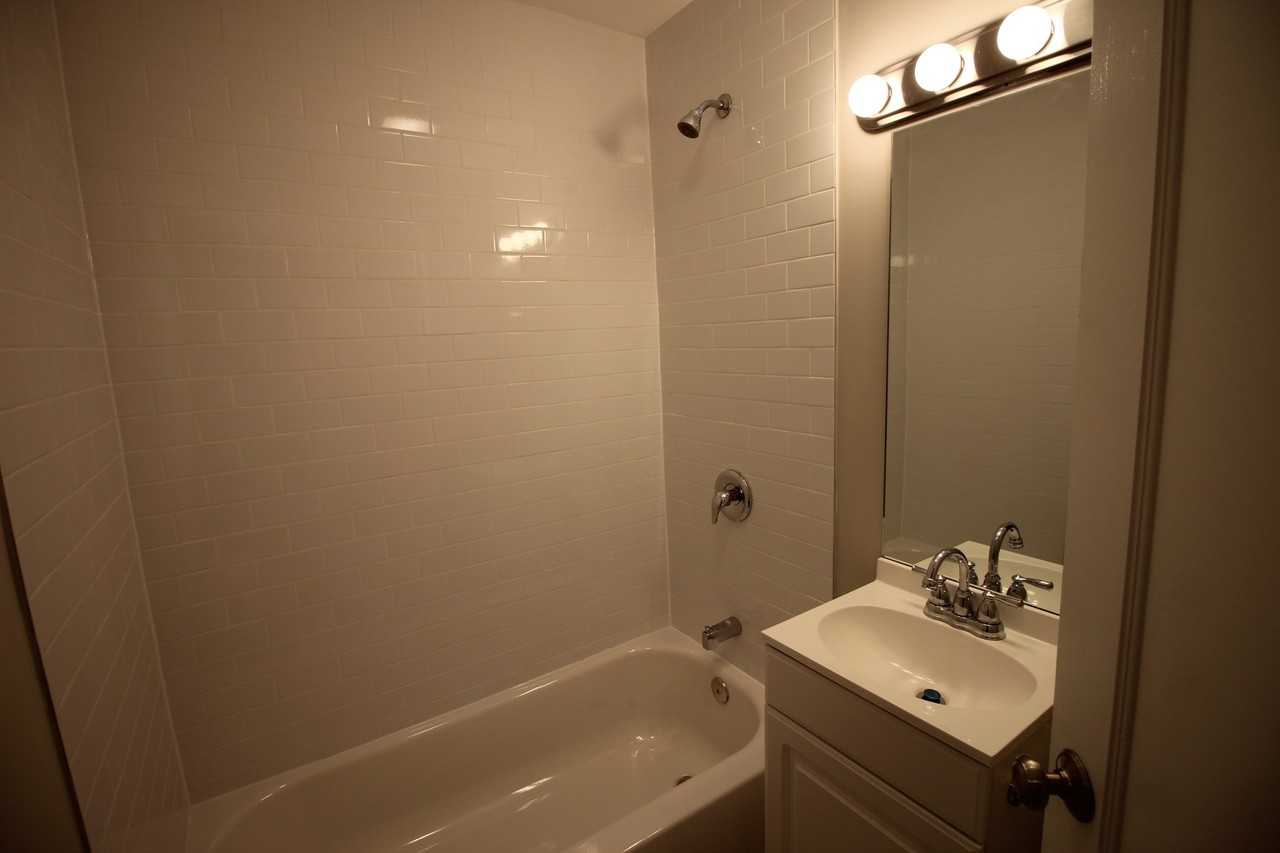 4413 N La Crosse Ave #4411-3 - Photo 4 of 9