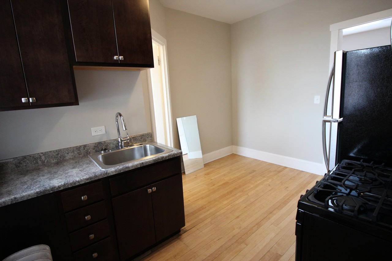 4413 N La Crosse Ave #4411-3 - Photo 7 of 9