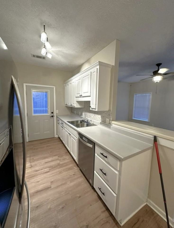 105 Tomlinson Dr #1 - Photo 6 of 19