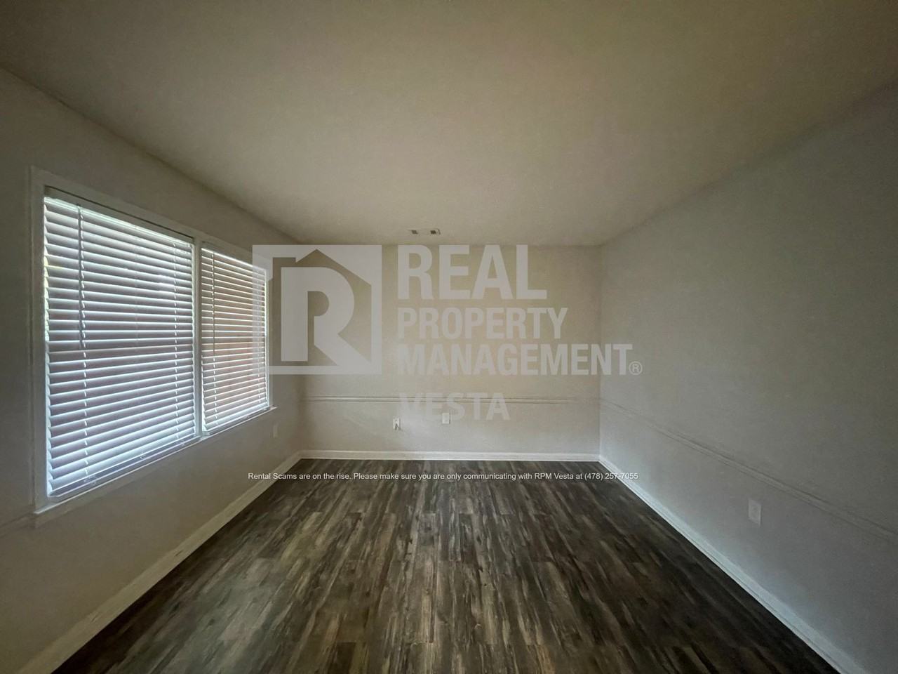 406 Russell Pkwy #8 - Photo 2 of 11