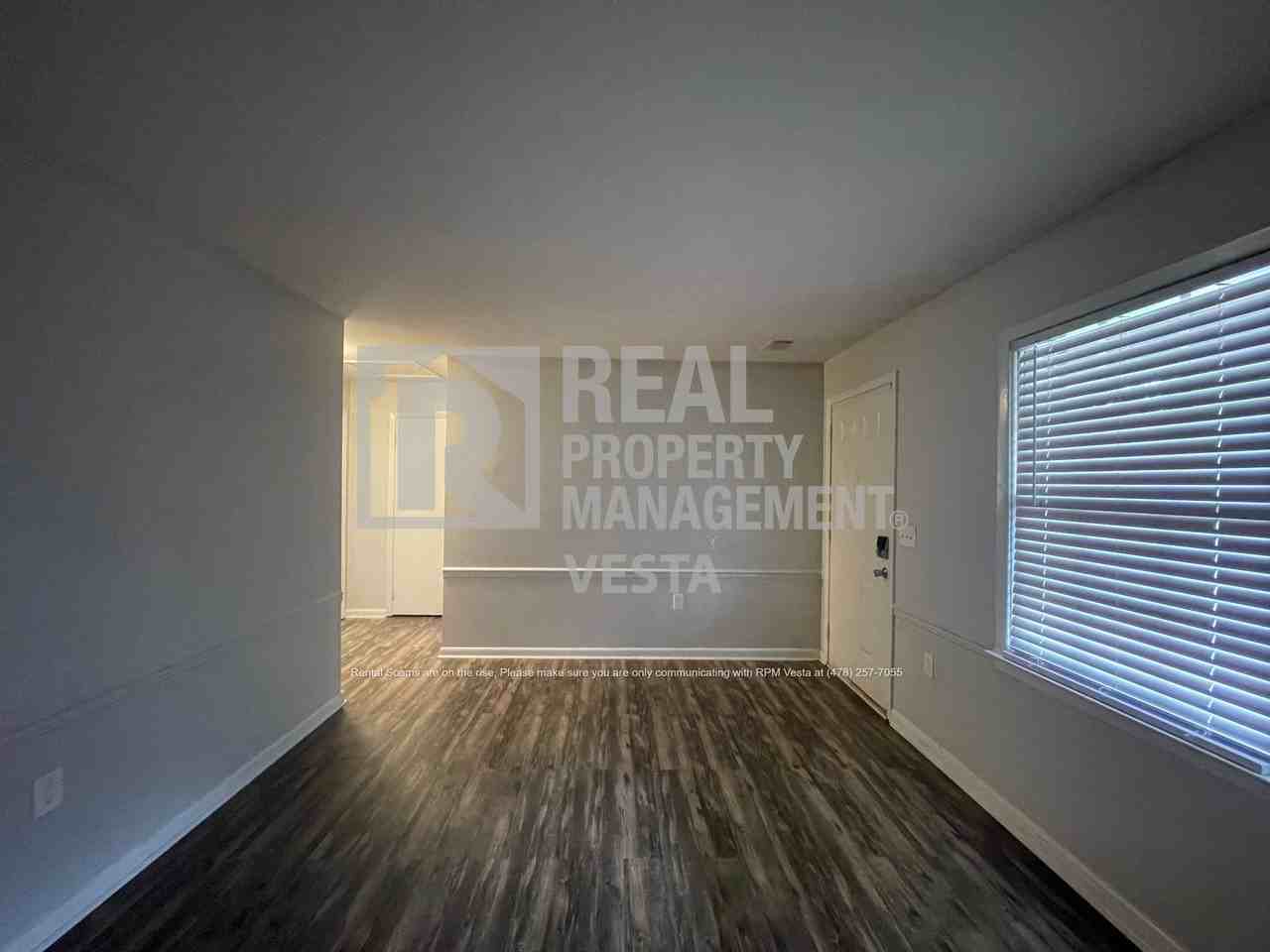 406 Russell Pkwy #8 - Photo 3 of 11