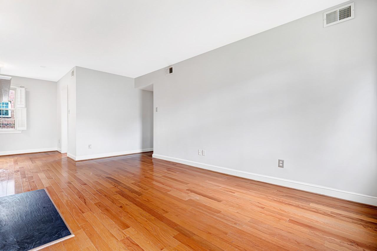 2711 Arlington Blvd #102 - Photo 3 of 12