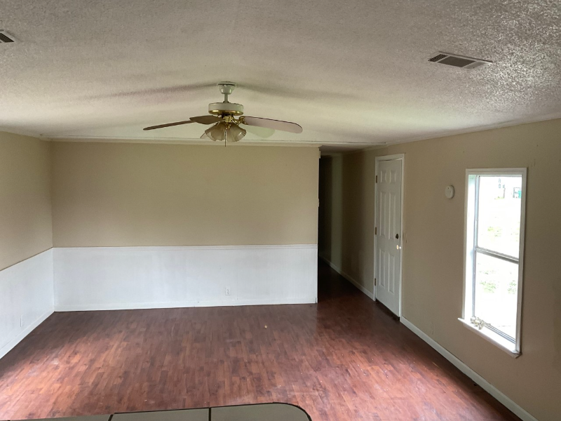 208 Forest Crk - Photo 3 of 15