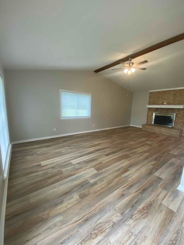 301 1st St #1216SQFT - Photo 4 of 18