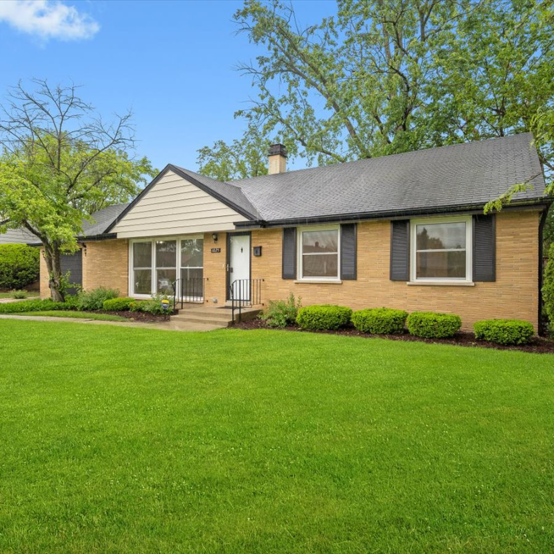 1025 Suffolk Ave - Photo 3 of 36