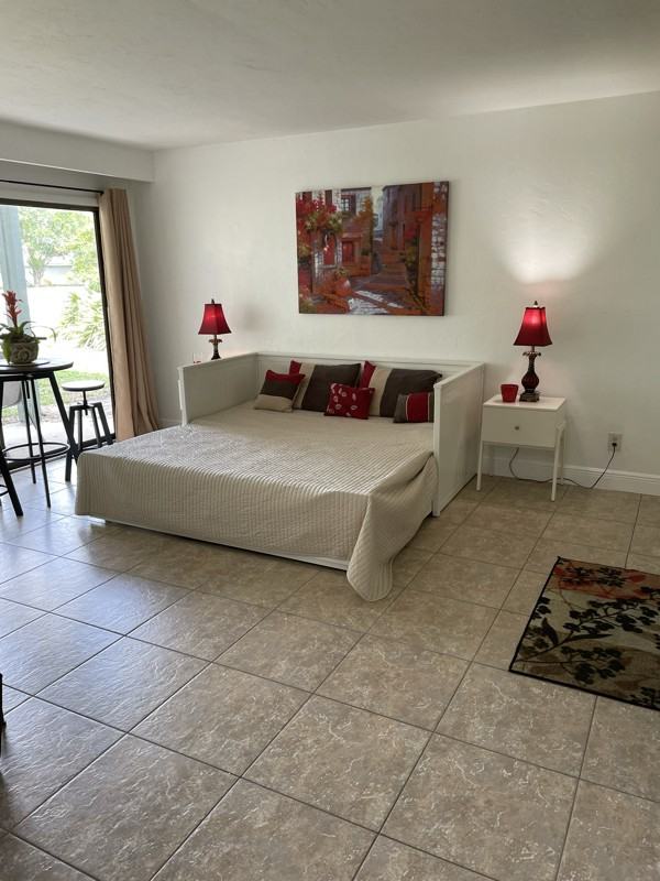 173 Palm View Ct #B - Photo 3 of 13