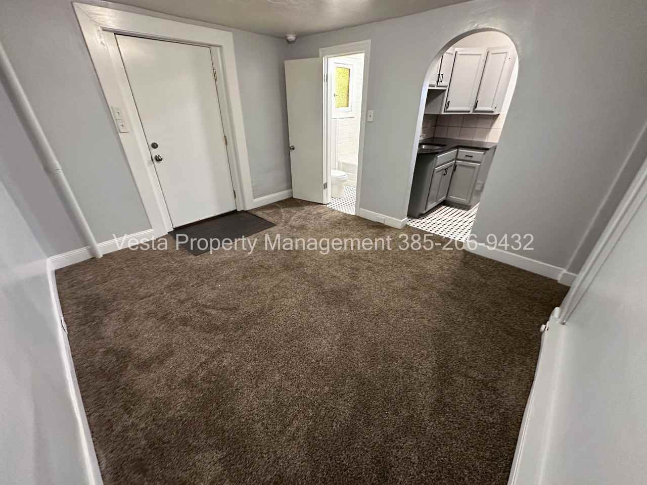 586 28th St. - Photo 4 of 5