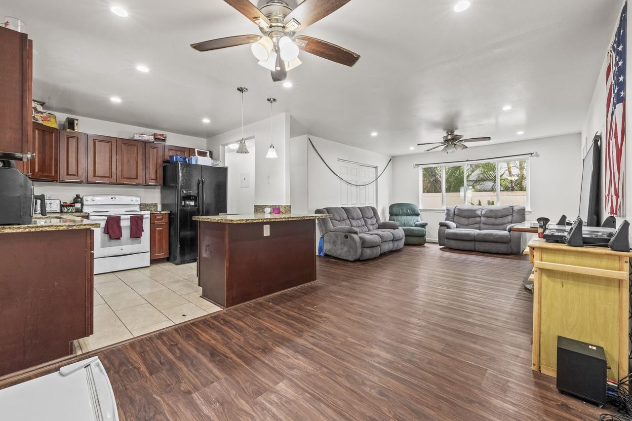 Smith - Kaipapau Lp. DOWNSTAIRS - Photo 3 of 10