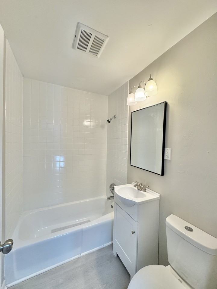 510 Holladay Drive - Photo 4 of 17