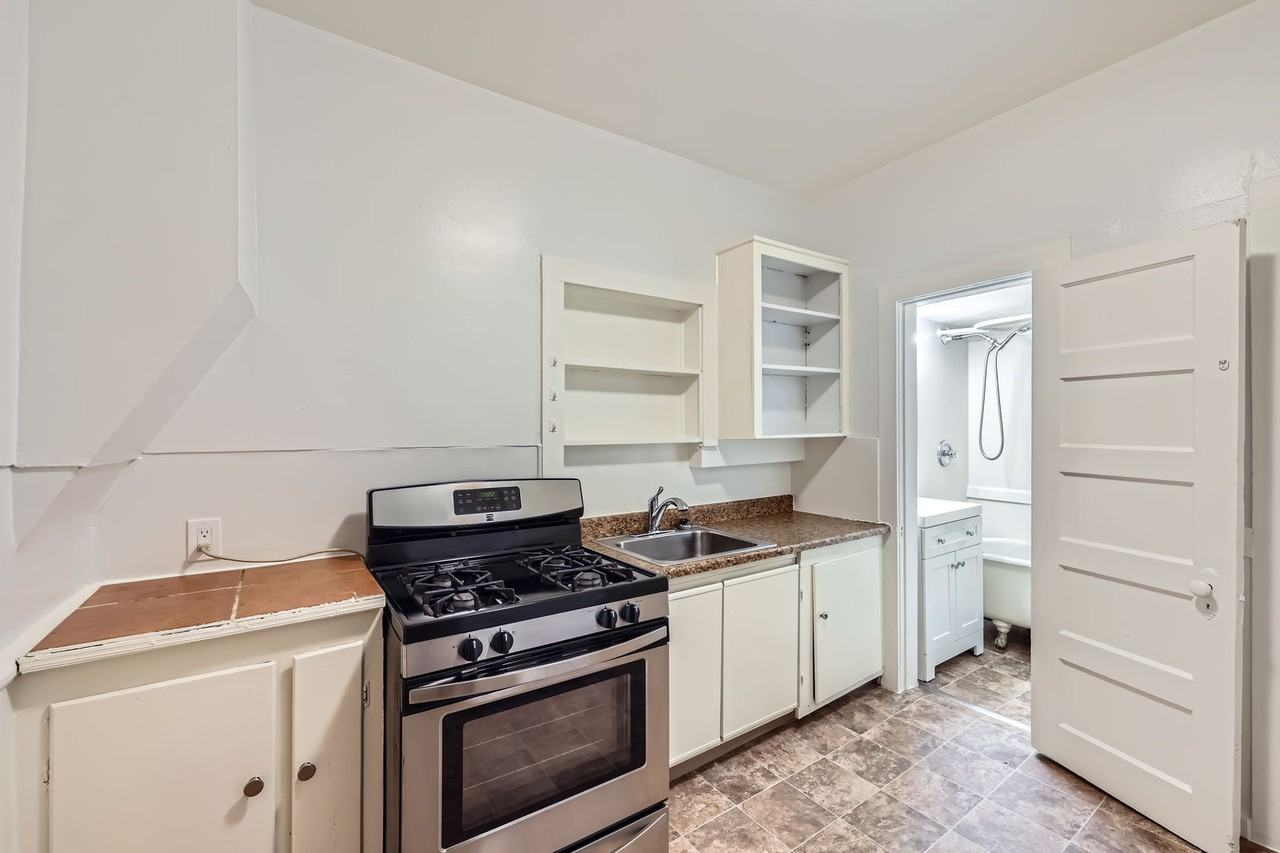 537 East Platte Avenue - Photo 5 of 11