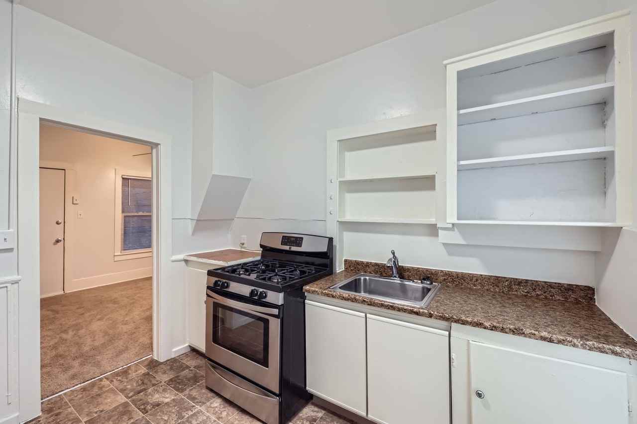 537 East Platte Avenue - Photo 7 of 11