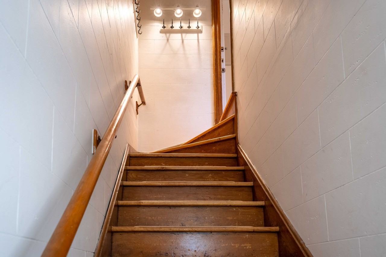 4547 Av De Melrose - Photo 3 of 28