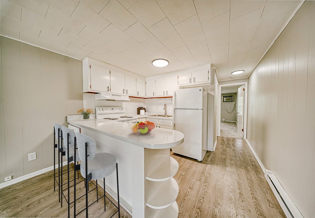 Colonial Arms Apartments - Photo 2 of 6