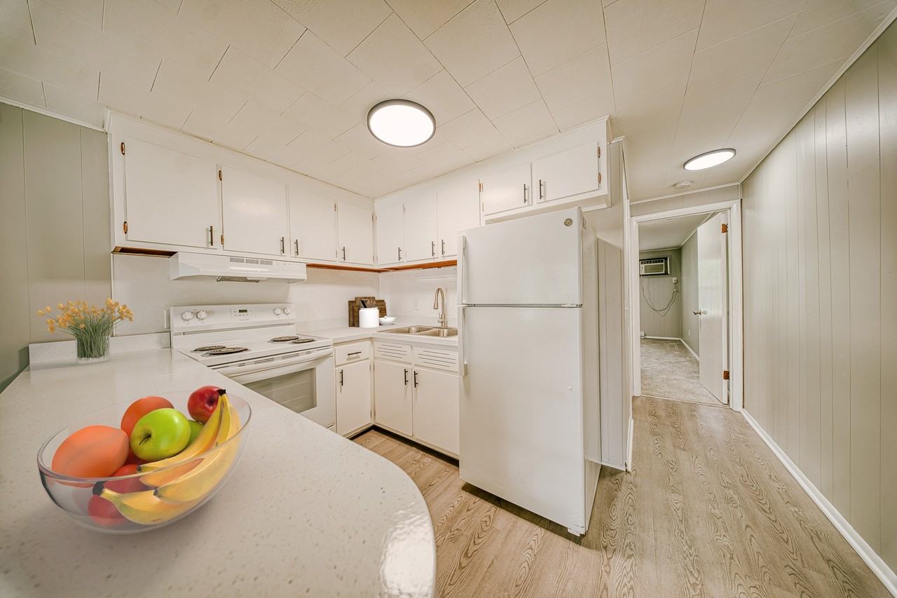 Colonial Arms Apartments - Photo 3 of 6