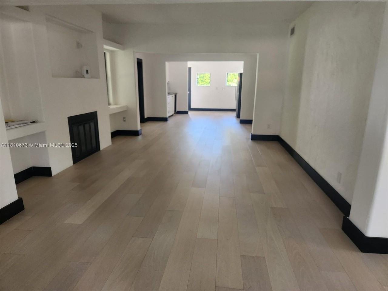 241 Palmetto Dr - Photo 3 of 11