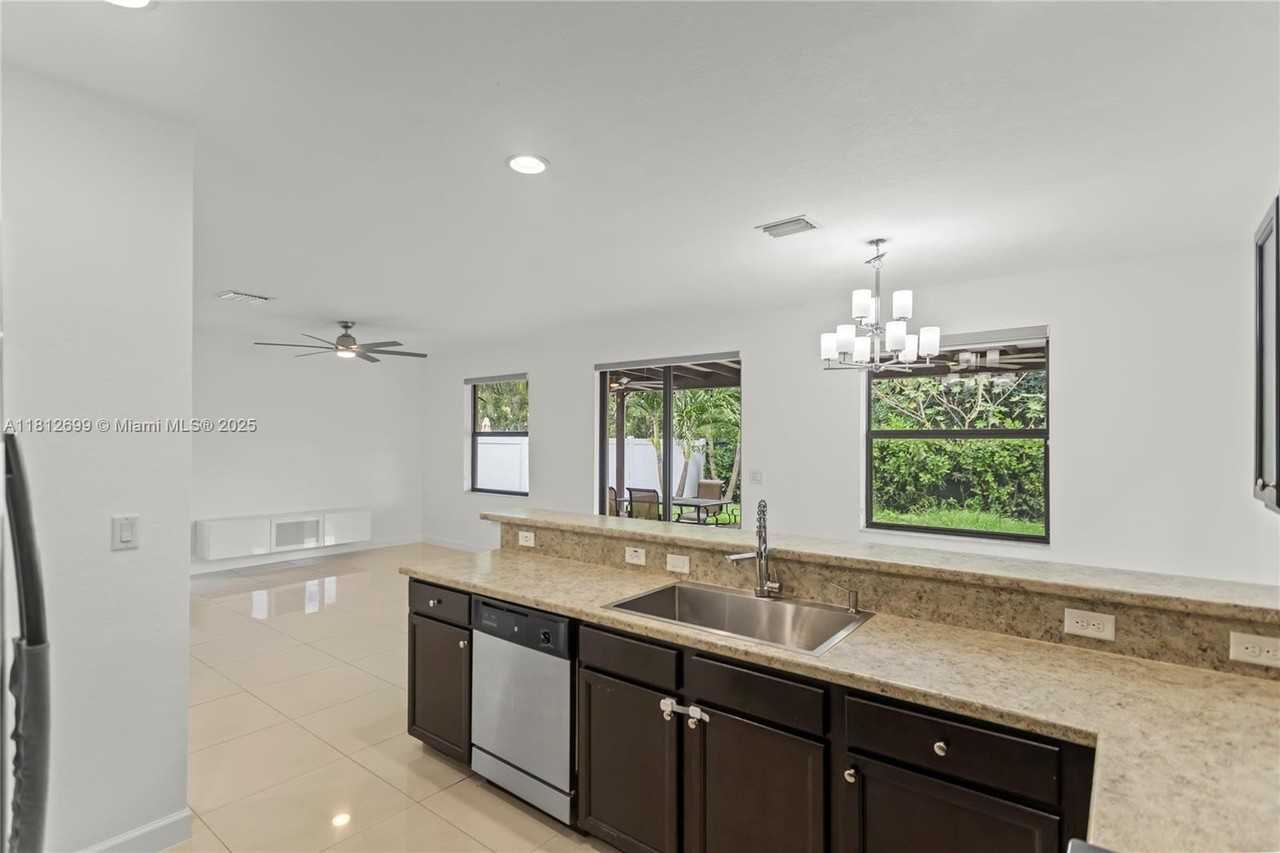 3502 W 86th Ter #3502 - Photo 5 of 50