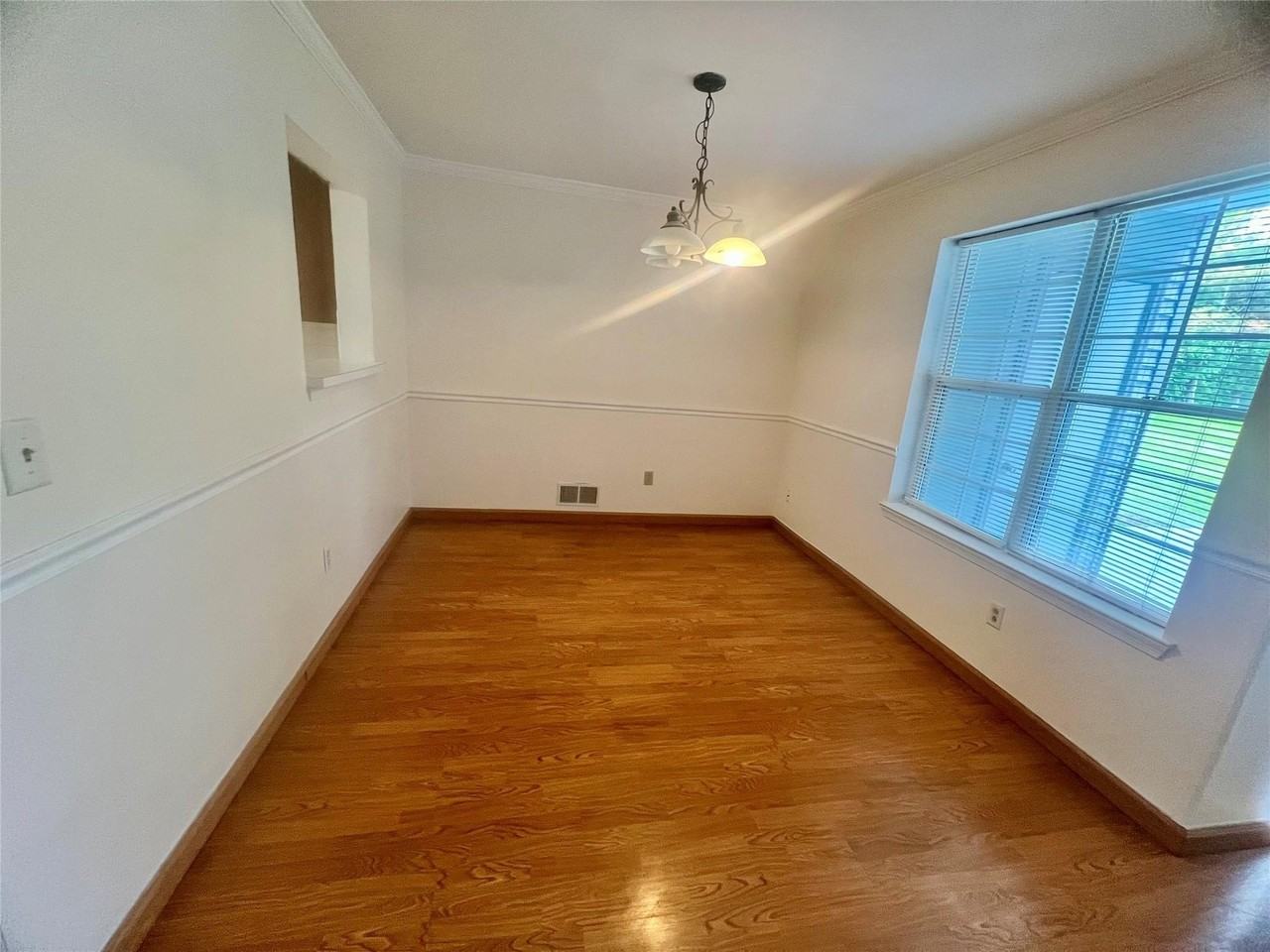 28 Kent Ct - Photo 3 of 18