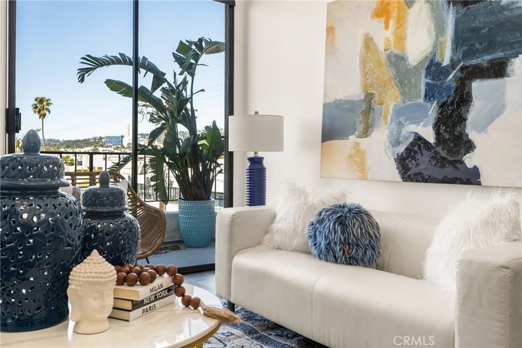 660 N Sweetzer Ave #302 - Photo 4 of 45