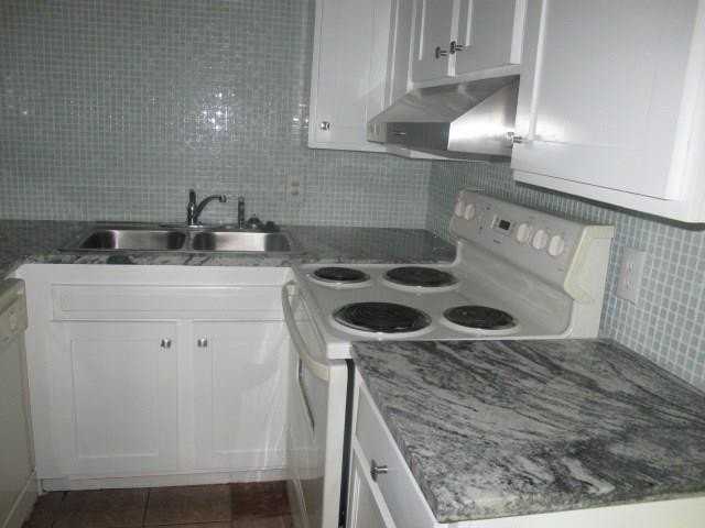 425 S Oak St #106 - Photo 3 of 16