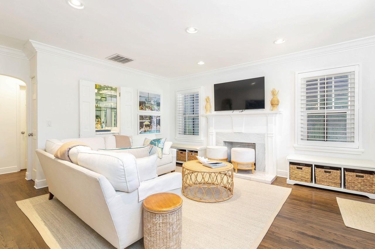 231 Cocoanut Row - Photo 6 of 27