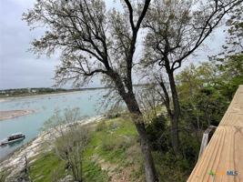 featured image of 1415 Glenn Dr