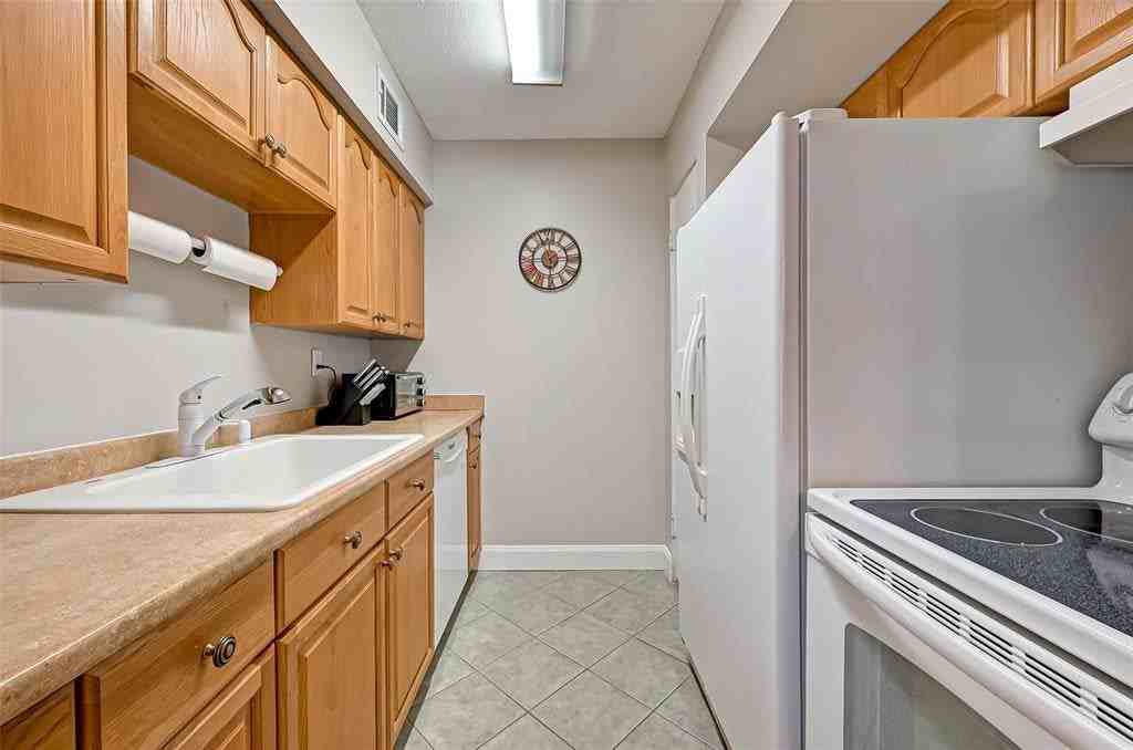 2201 Fountain View Dr - Photo 6 of 15