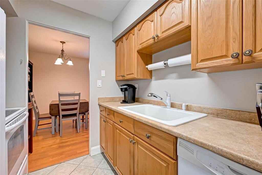 2201 Fountain View Dr - Photo 7 of 15