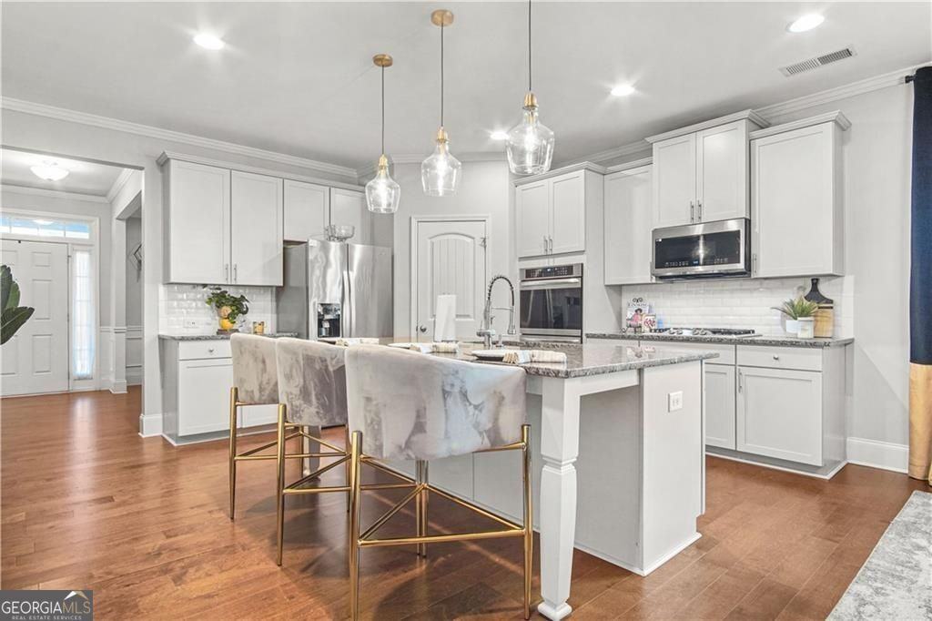 3210 Ancoats St - Photo 3 of 34