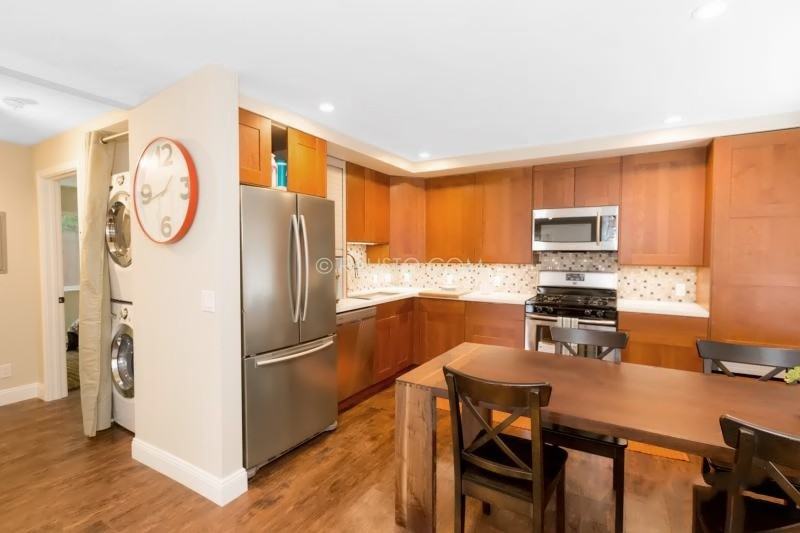 1426 Addison St #B - Photo 2 of 12