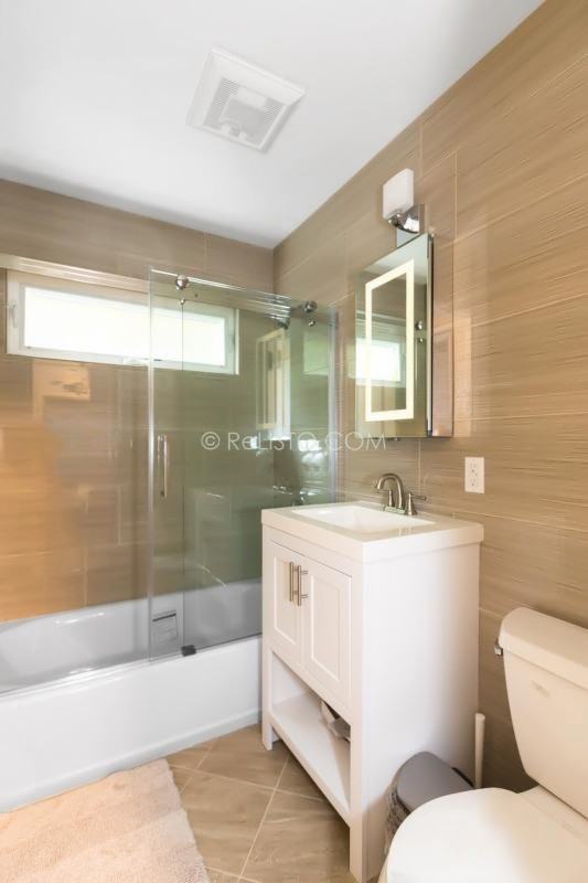 1426 Addison St #B - Photo 5 of 12