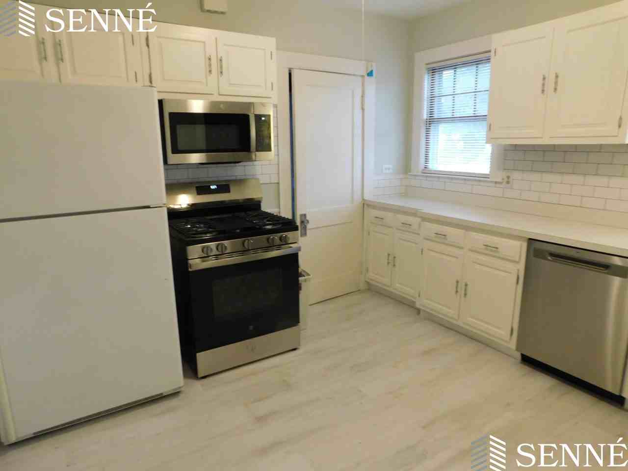 104 Lexington St - Photo 2 of 8