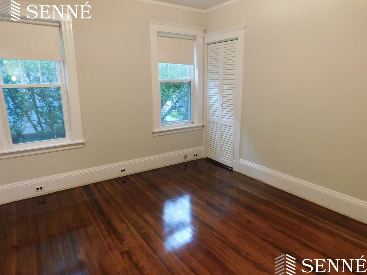 104 Lexington St - Photo 4 of 8