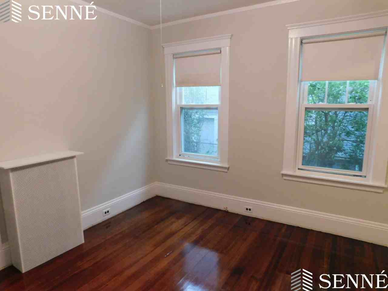 104 Lexington St - Photo 5 of 8