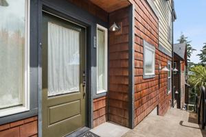 featured image of 213 26th Ave E #B