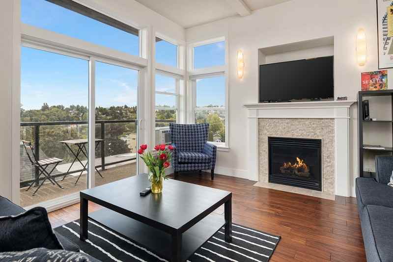 213 26th Ave E #B - Photo 4 of 27