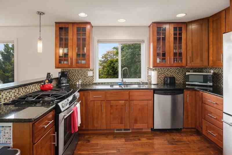 213 26th Ave E #B - Photo 7 of 27