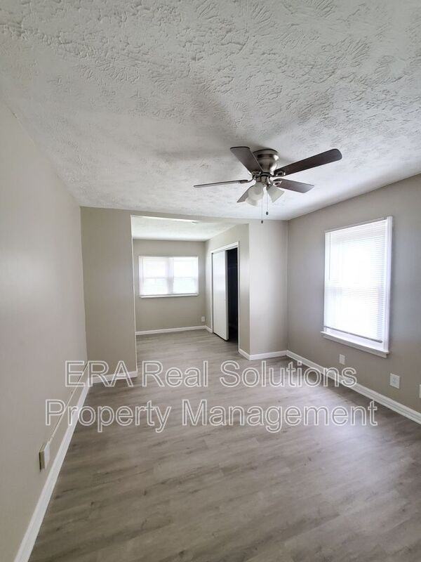 1911 Brentnell Ave - Photo 3 of 17