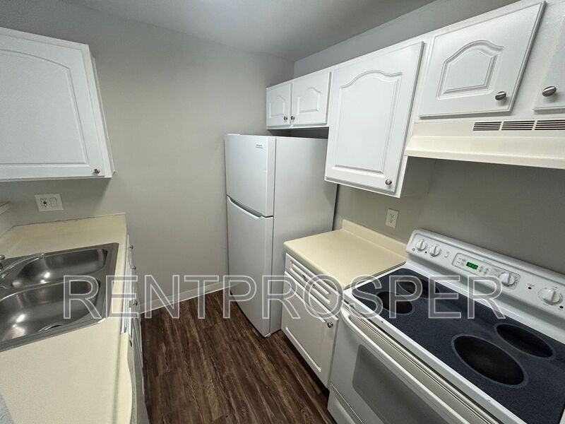 4760 Walden Cir #527 - Photo 4 of 17