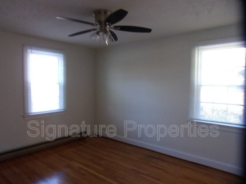 8329 Meadowbridge Rd - Photo 4 of 11