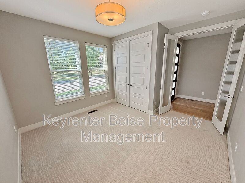 2784 S Trailwood Way - Photo 3 of 25