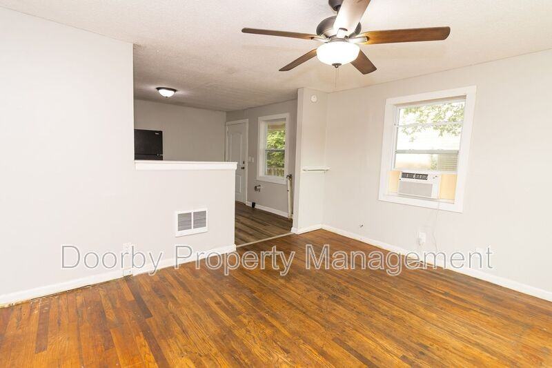 2215 Allin St #B - Photo 2 of 14