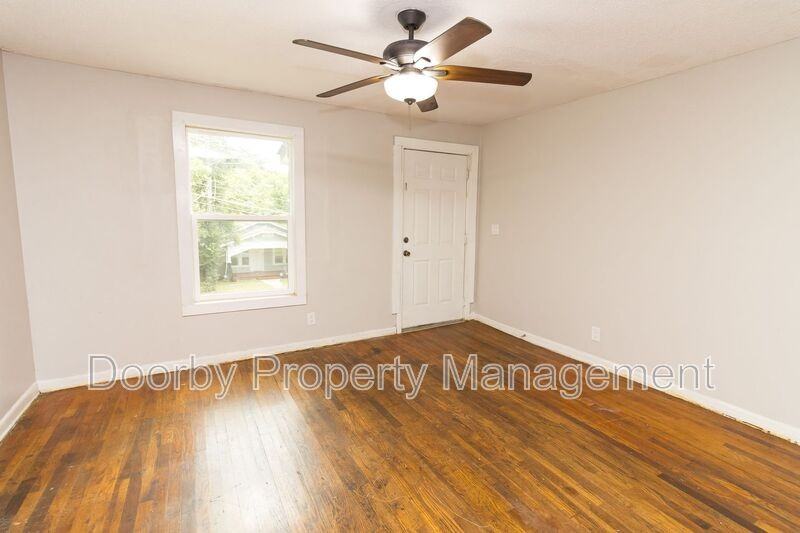 2215 Allin St #B - Photo 3 of 14